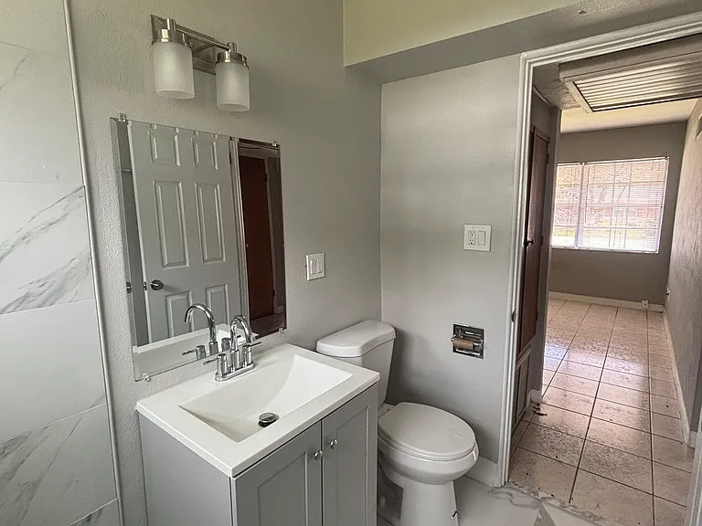 1901 Magnolia Ave — Photo 3