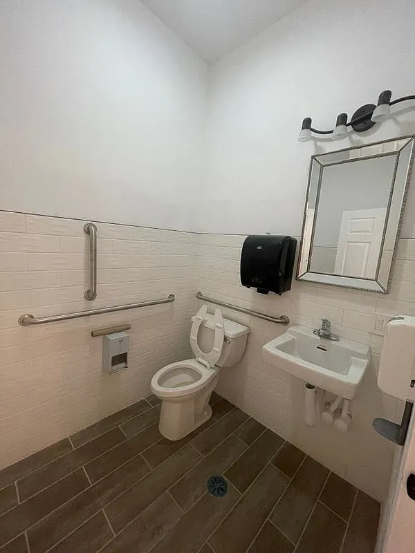 Studio, 1.0 bath, 1100 sqft, $1,800 — Photo 3