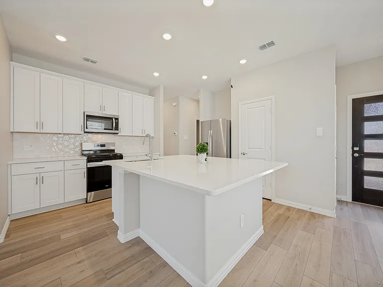715 Dotty Dr — Photo 9