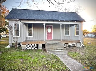 715 E Courthouse St, Cuero, TX 77954