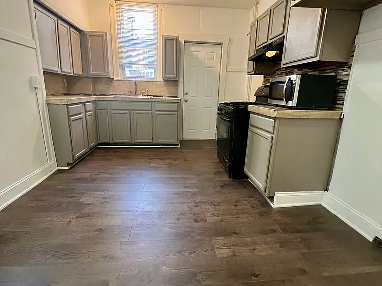 3253 N Dover St — Photo 9