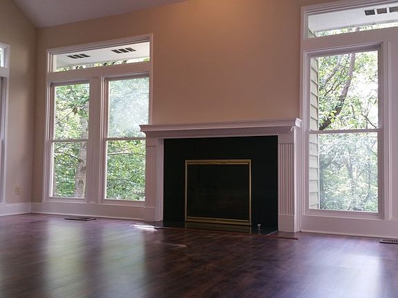 floor to ceiling windows : Overlooking Core of Engineers Property
