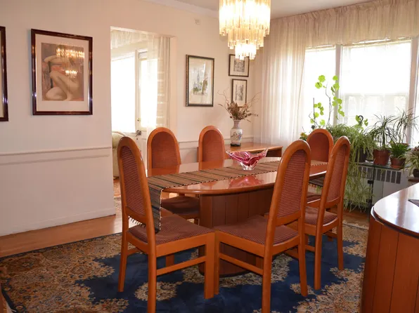 245 Greenway North image 1 of 9