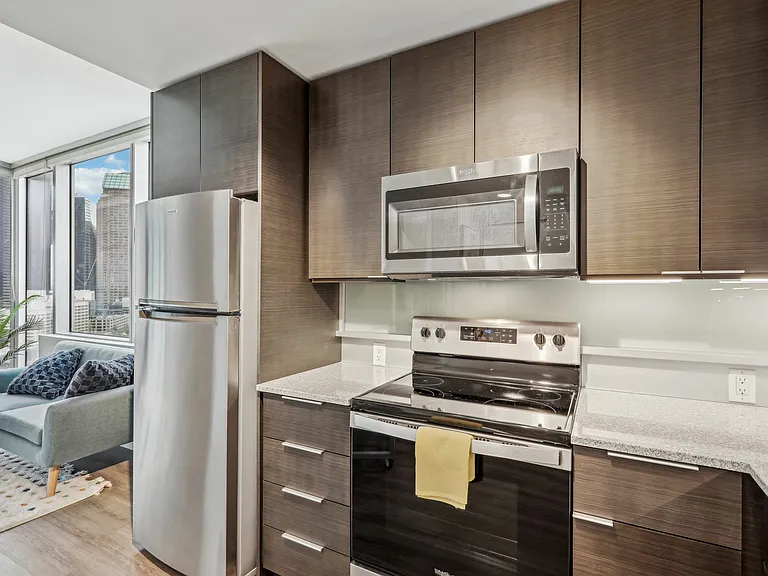 Yesler Towers — Photo 10