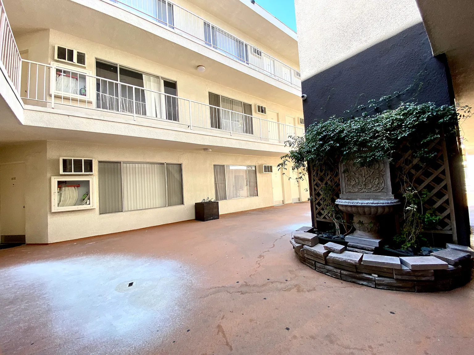 1 bed, $2,095 — Photo 2