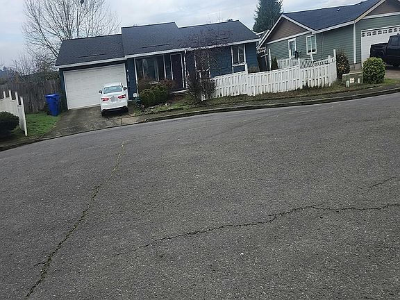 5th image of 2952 Logan Ct NE