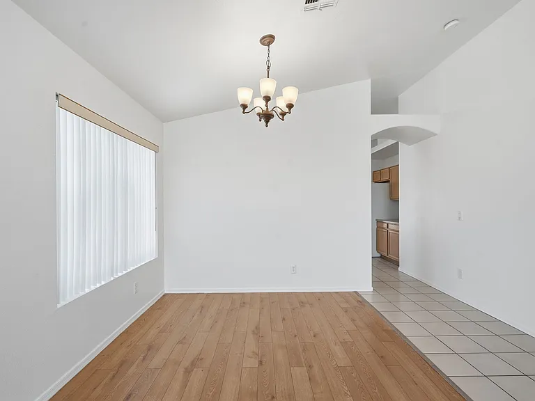 1302 E Michelle Dr — Photo 3