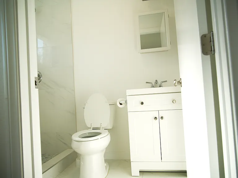 723 W F St #723 — Photo 11