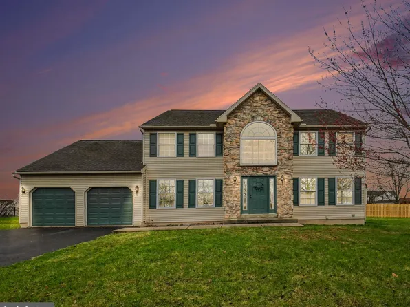 4983 Thornbury Cir, Douglassville, PA 19518