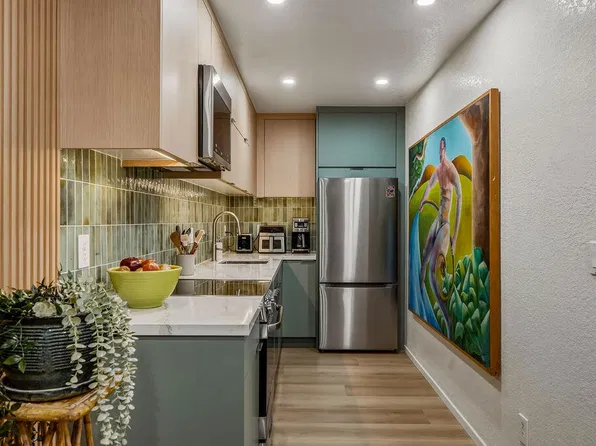 675 N Los Felices Cir W #215, Palm Springs, CA 92262