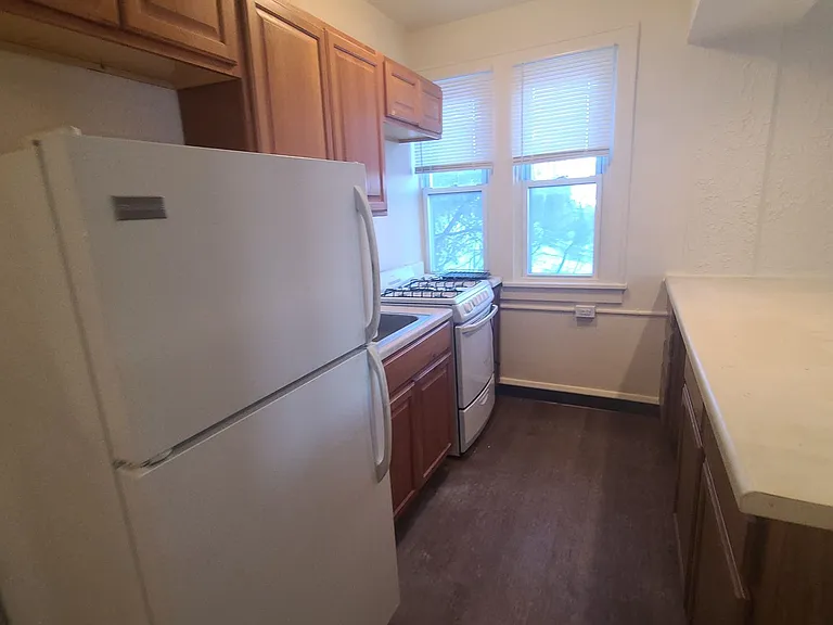 100 Academy Ave — Photo 11