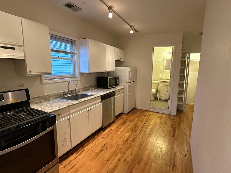 1503 W Nelson St #3R — Photo 1