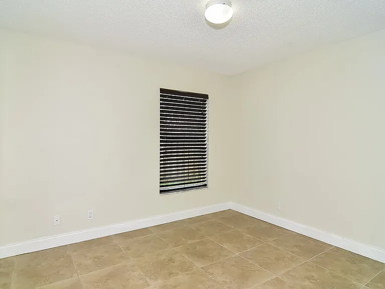 22457 Middletown Dr — Photo 12