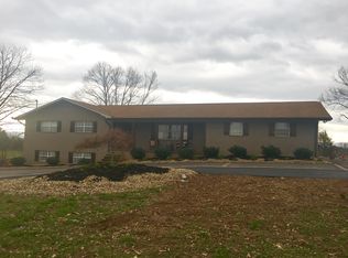 1077 W Hunt Rd, Alcoa, TN 37701