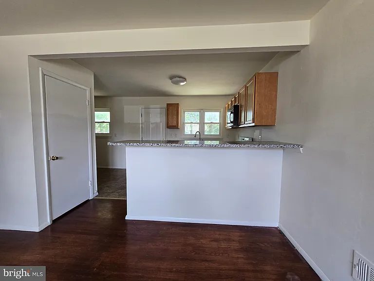 11 Glenwood Dr — Photo 8