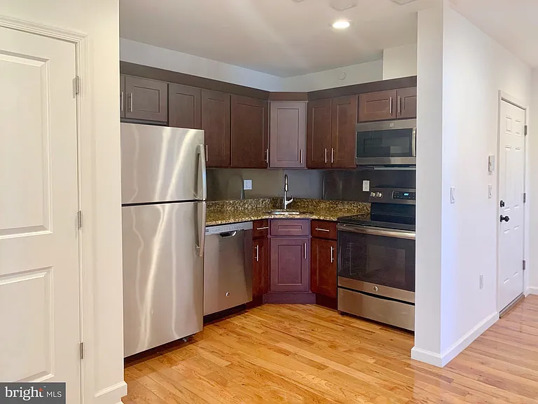 1800 Ridge Ave #7 — Photo 3