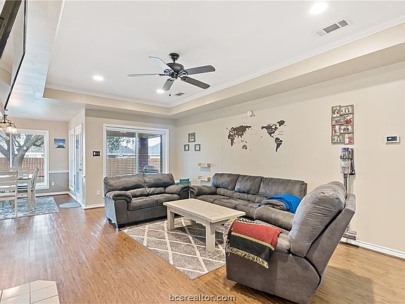 5th image of 304 Regensburg Ln