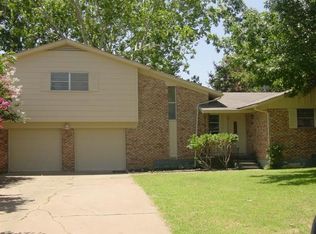 4704 Roxie St, Haltom City, TX 76117