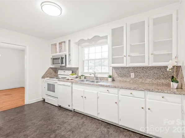 1320 Hartford Ave, Charlotte, NC 28209