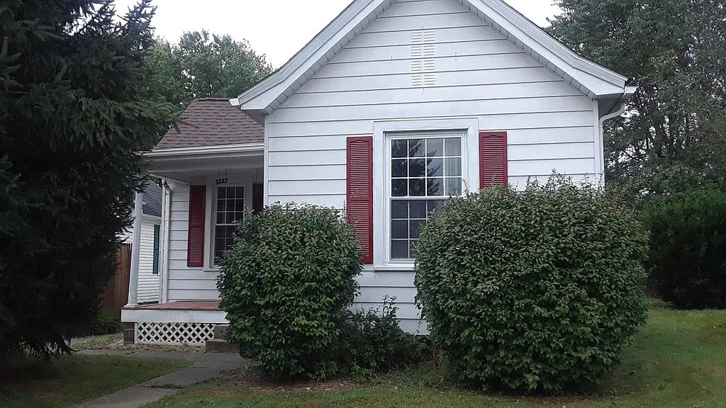 1227 Mayo St photo 1