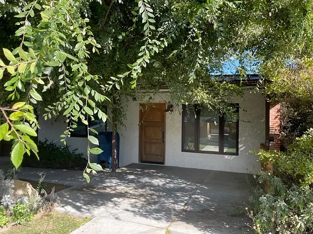 3120 S Barbara St — Photo 2