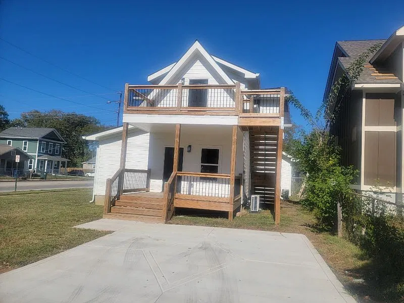 2 bed, 650 sqft, $1,200 — Photo 1