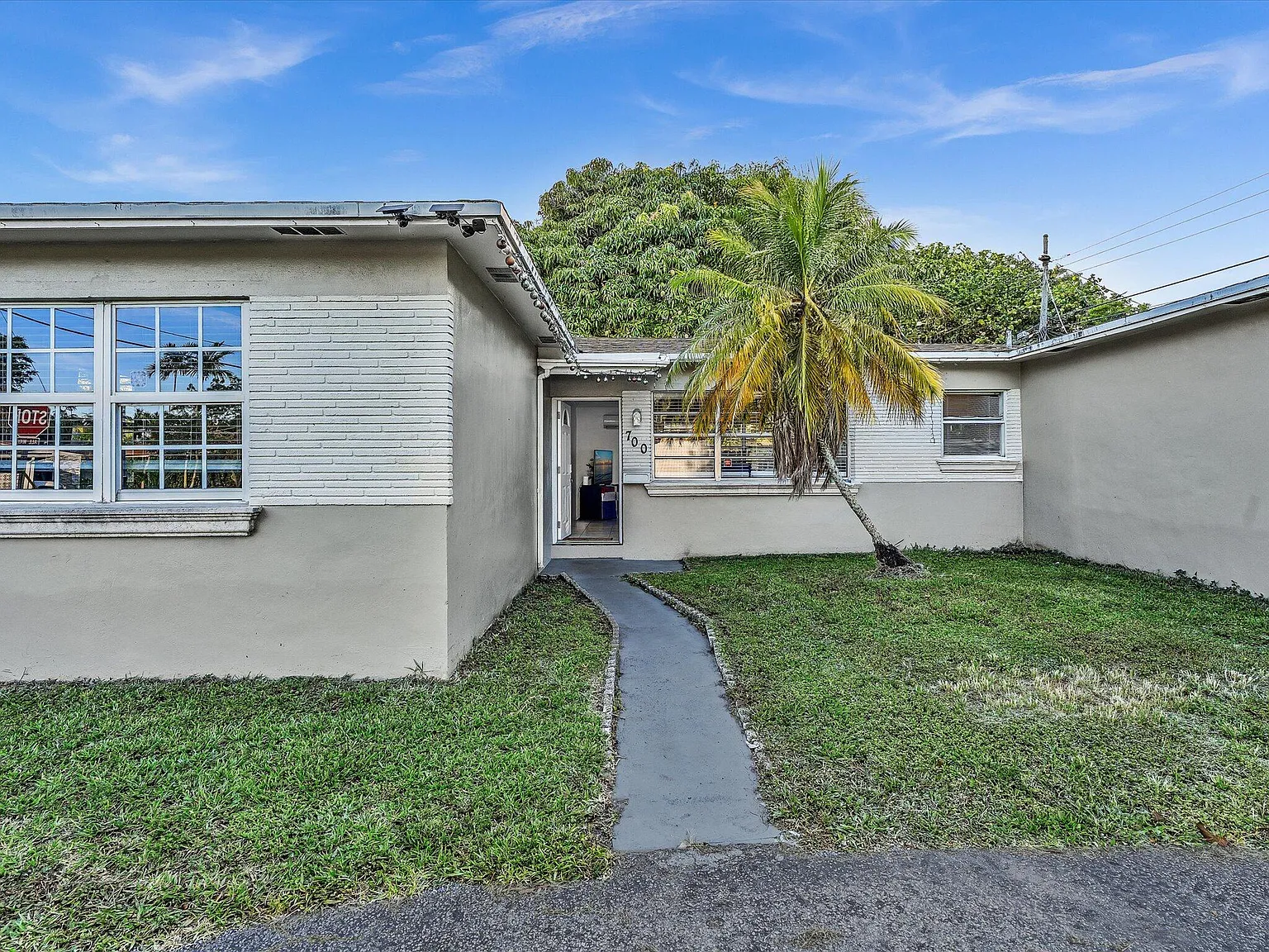 3 bed, 2.0 bath, 1338 sqft, $3,150 — Photo 4