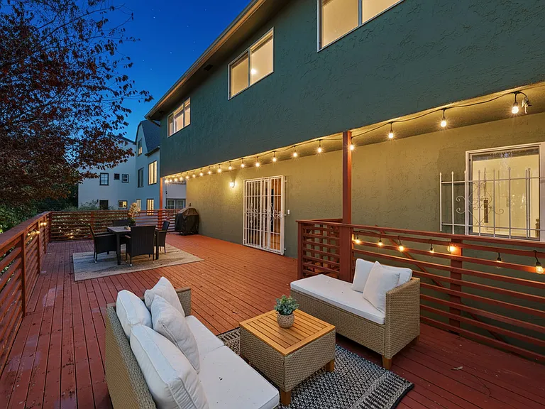 866 Alma Pl — Photo 37