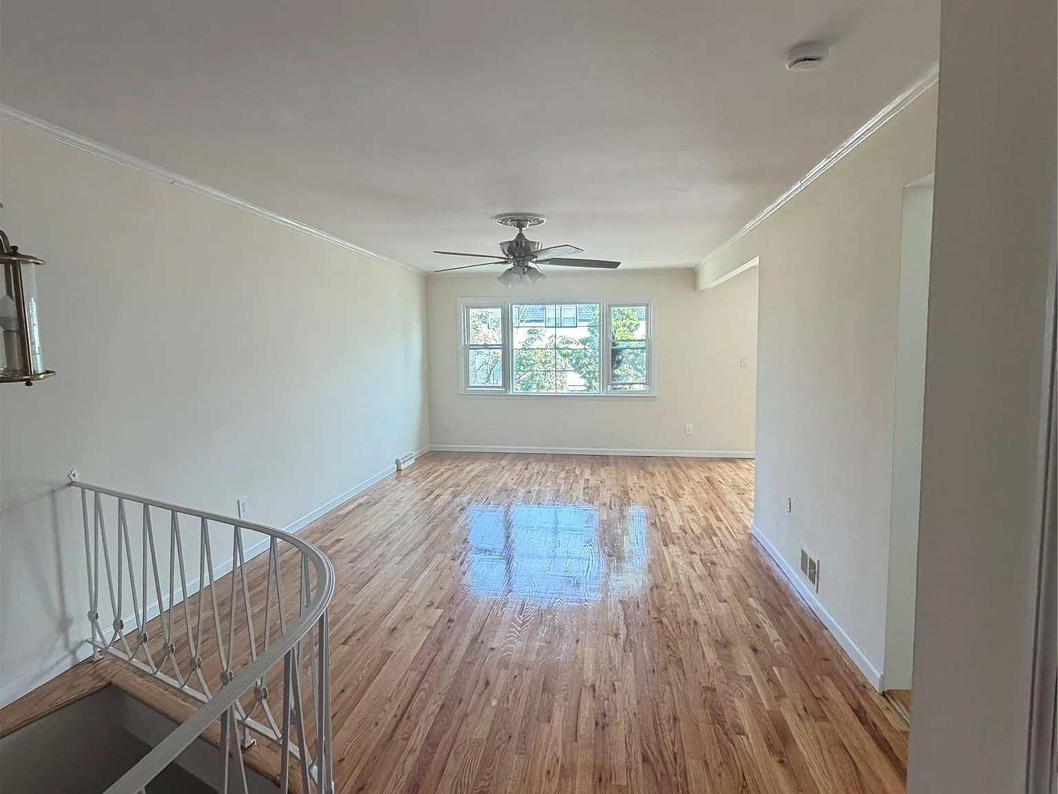 3 bed, 2.0 bath, 2899 sqft, $3,400 — Photo 4