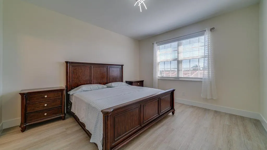 15901 Royal Pointe Ln #307 — Photo 4