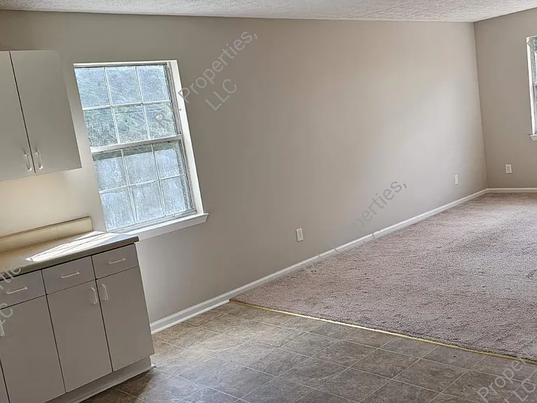 565 Highland Dr #3 — Photo 4