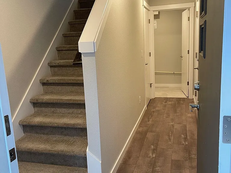 7624 SE Washington St — Photo 2