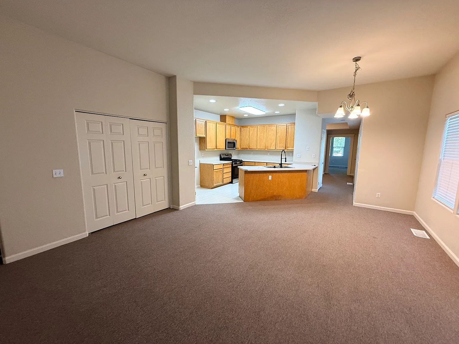 3 bed, 2.5 bath, 2150 sqft, $3,500 — Photo 4