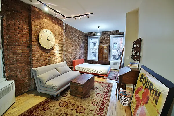 Rented by Julianna Realty Corp | media 1