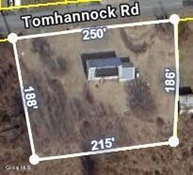 4th image of 90 Tomhannock Road