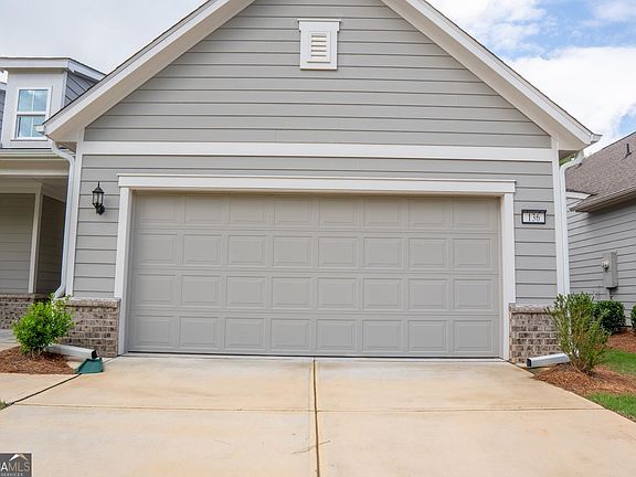 3rd image of 136 Creekside Ct