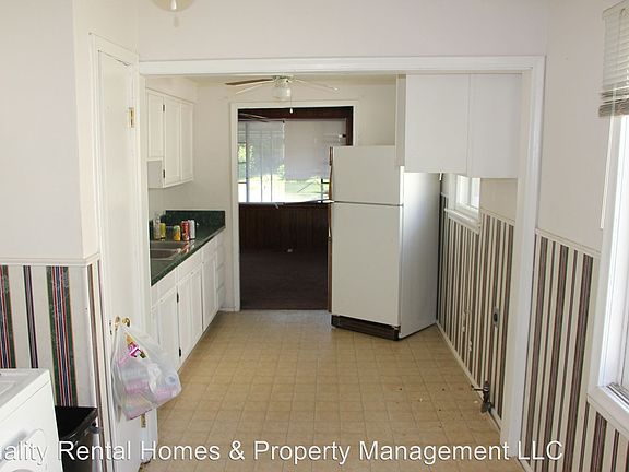 4th image of 1349 Carman St