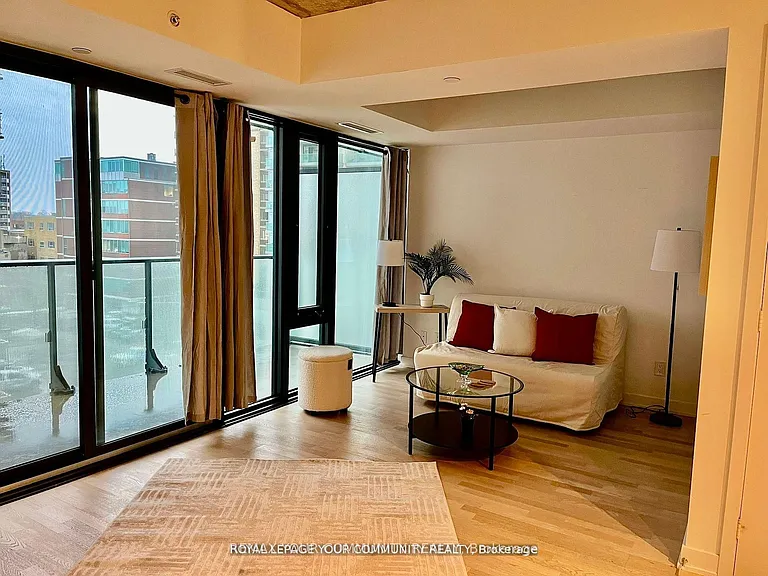 185 Roehampton Ave #409 — Photo 8