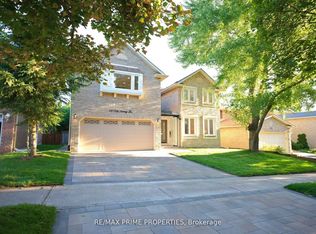 137 Old Surrey Ln, Richmond Hill, ON L4C 6R9