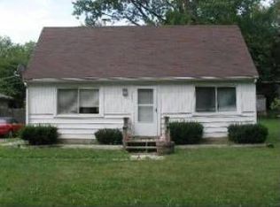 327 Willow Rd, Lakemoor, IL 60051