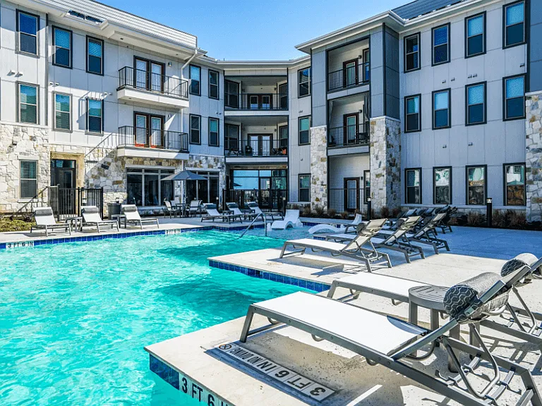The Grand at Manor Apartments — Photo 3