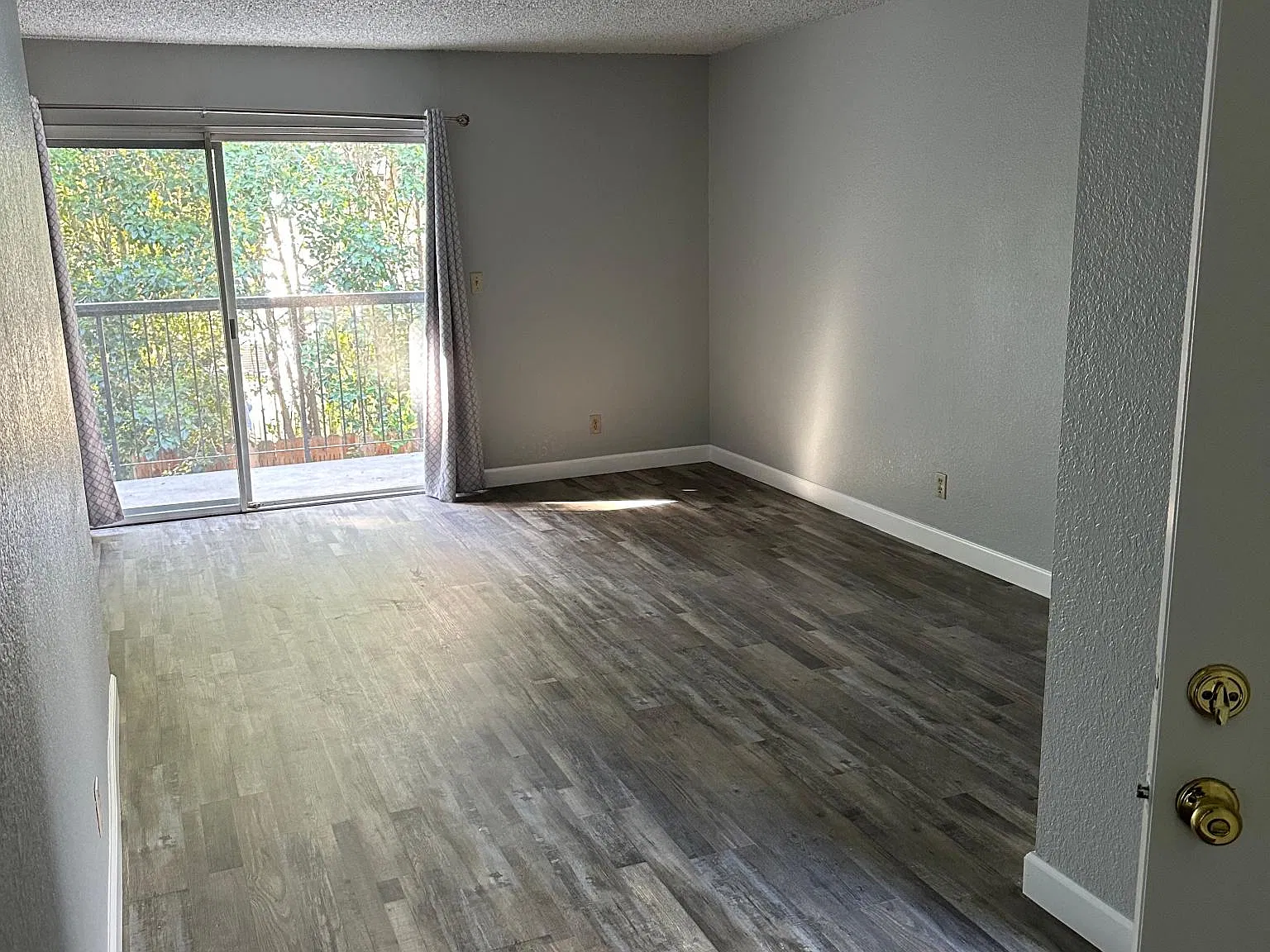 2 bed, 903 sqft, $1,800 — Photo 2