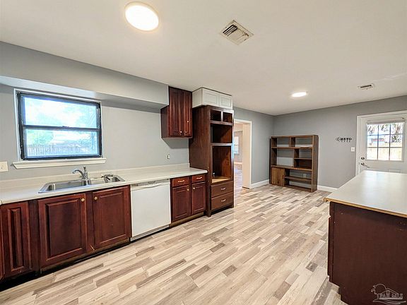 4th image of 607 Lang Rd