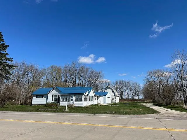 3 bed, 1460 sqft, $1,685 — Photo 1