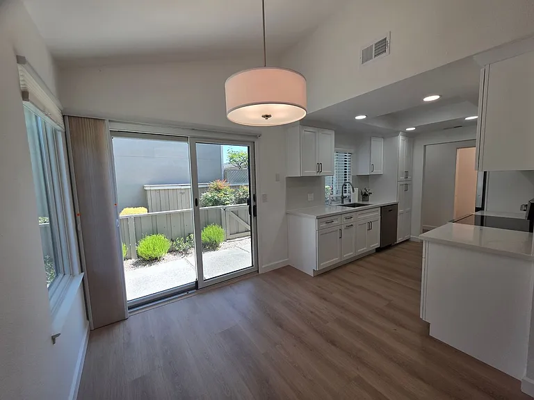 822 Juno Ln — Photo 6
