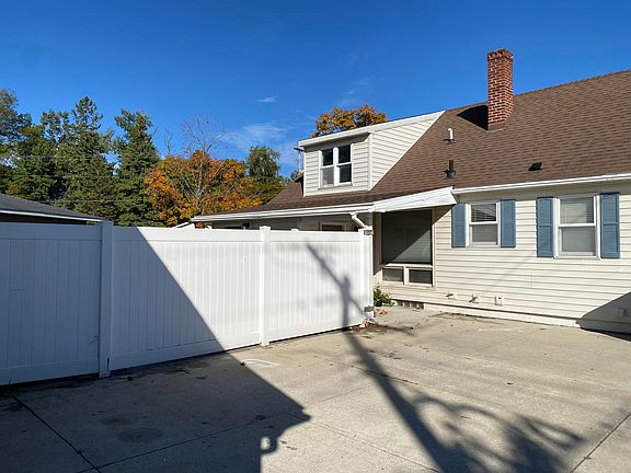 4th image of 461 W Orchard Ave