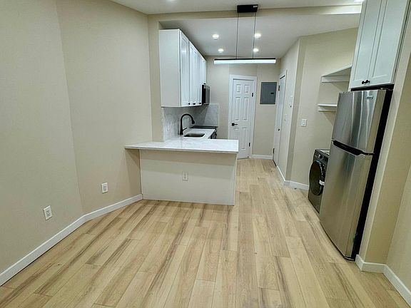 2nd image of 77 Barrow St APT 3RW