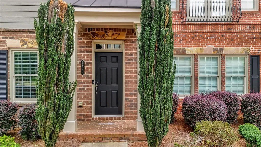 3 bed, 3.5 bath, 2388 sqft, $3,200 — Photo 3