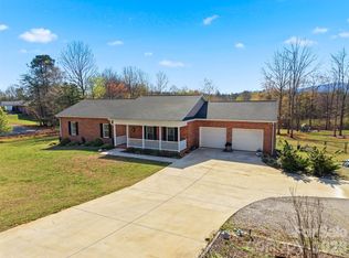 976 Amherst Rd, Morganton, NC 28655