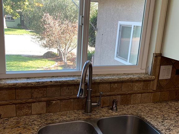 5th image of 3009 Serramonte St